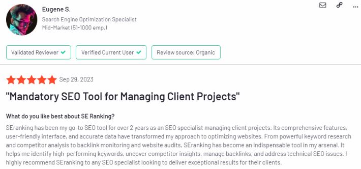 Pour développer un solide plan d'optimisation on-page et off-page, SE Ranking dispose de boîtes à outils approfondies pour analyser les performances des plateformes de médias sociaux et des concurrents, le trafic de recherche et les concurrents.